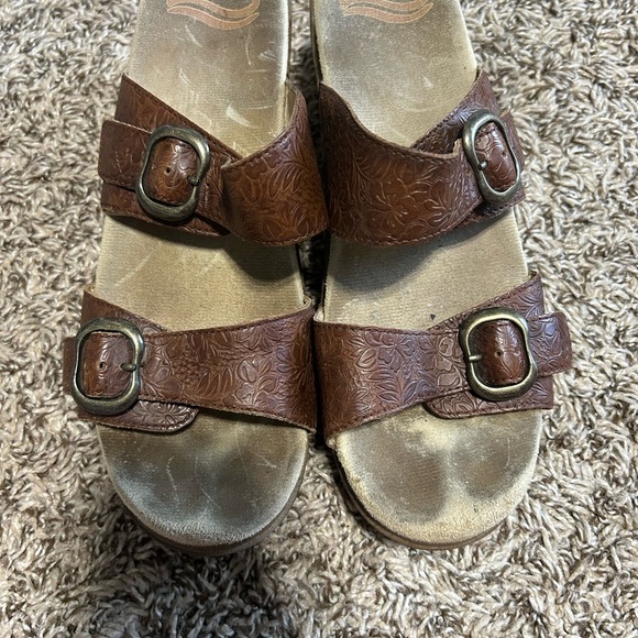 Dansko Sandals Size 40 Sophie Slide Wedge Brown Leather Embossed 9841537000 GWSB - Picture 1 of 8